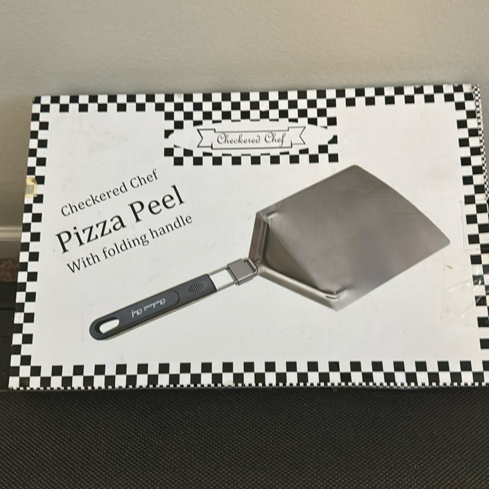 Checkered Chef stainless steel, pizza peel w/folding handle. Original packaging!